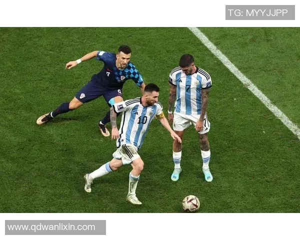 足球明星的感人举动与社会责任担当展现了他们的真正魅力与影响力 足球明星的感人举动与社会责任担当展现了他们的真正魅力与影响力