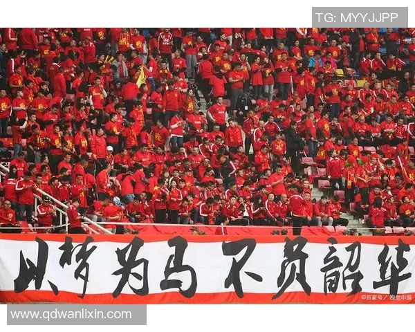 足球明星与球迷的心灵契约共同追逐梦想与荣耀的约定 足球明星与球迷的心灵契约共同追逐梦想与荣耀的约定